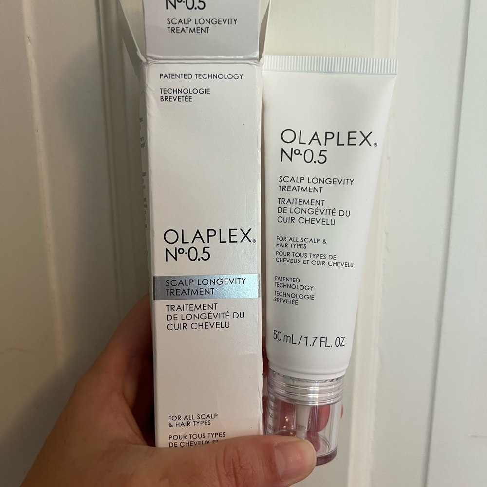 OLAPLEX No.5 Scalp Longevity Treatment in White and Blue